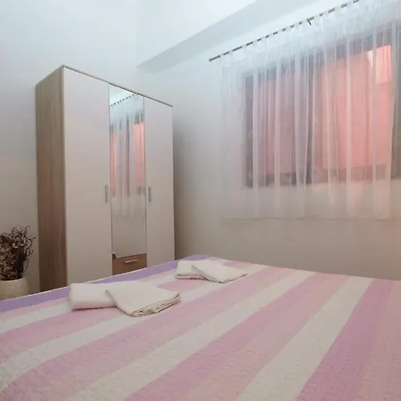 Apartment Fuer 3 Personen Ca 35 Qm In Pula, Istrien Istrische Riviera *
